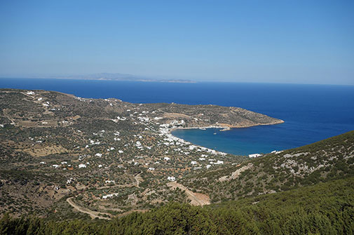 La baie de Platys Gialos à Sifnos